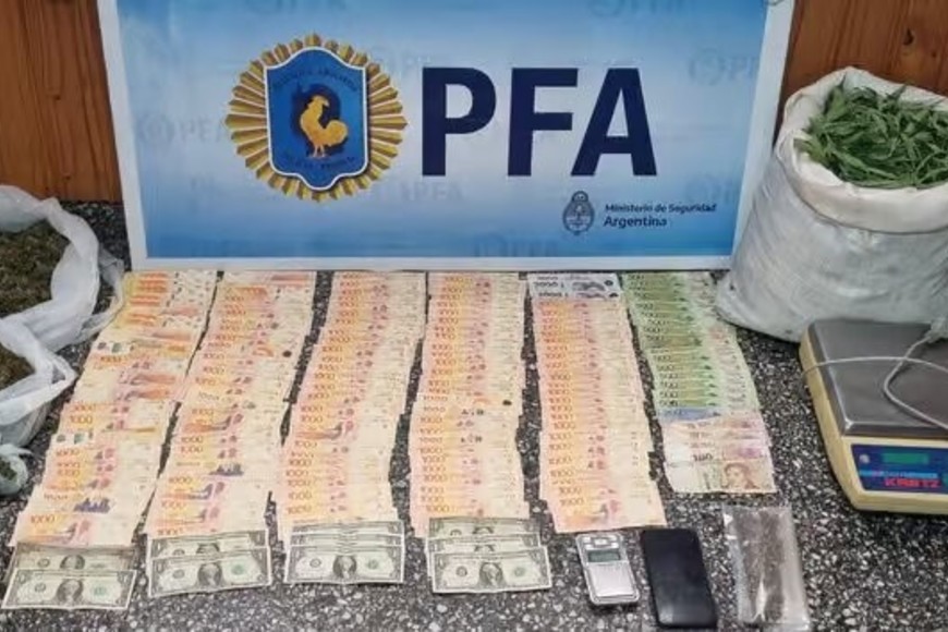 Lo incautado tras el allanamiento en la vivienda del sospechoso.