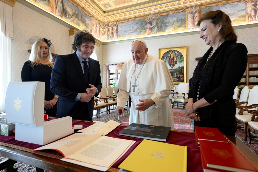 Pope Francis meets Argentine President Javier Milei, his sister, Karina Milei and Argentine Foreign Minister Diana Mondino at the Vatican, February 12, 2024. Vatican Media/­Handout via REUTERS    ATTENTION EDITORS - THIS IMAGE WAS PROVIDED BY A THIRD PARTY.
