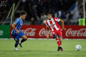 El "Tatengue" y el "Tomba" igualaron sin goles en Mendoza.
