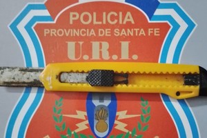 Personal de la Brigada Explosivos aprehendió a un hombre y el secuestró una trincheta con la que habría intentado abrir un vehículo. Crédito: Gentileza.