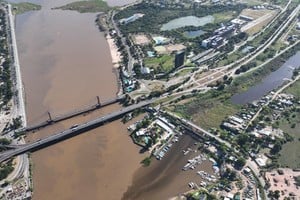 Las lluvias locales se redujeron en toda la cuenca y en Santa Fe el río Paraná deja su evidencia.  Foto: Fernando Nicola