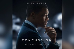 En "Concussion", Will Smith protagonizó al Dr. Bennet Omalu, patólogo forense nigeriano que investigó en profundidad la lesión cerebral conocida como ETC, que sufren -entre otros deportistas- muchos jugadores de fútbol americano.
