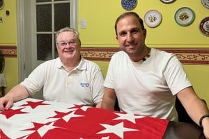 Alan Daniele Zimmermann, junto al reconocido historiador local José Luis Eggel, durante la entrevista con El Litoral.
