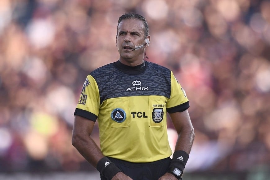 Ariel Penel será el encargado de impartir justicia el domingo en el Brigadier López. Viene de dirigir a Barracas contra Banfield, pero ya había sido designado con anterioridad al partido. Crédito: Matías Nápoli.