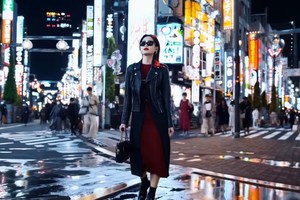 Sora es un modelo generalista de datos visuales ya que puede generar vídeos e imágenes de diversas duraciones, relaciones de aspecto y resoluciones.