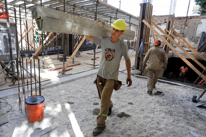 El rubro (público y privado) de la construcción también está padeciendo el coletazo de la crisis. La foto es sólo ilustrativa.