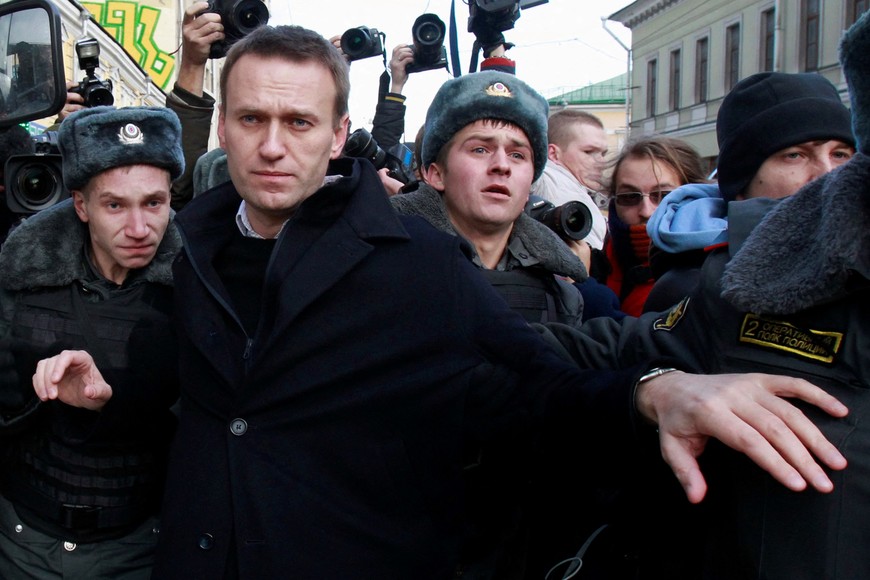 FILE PHOTO: Opposition leader Alexei Navalny is detained by police during a protest march in Moscow, Russia, October 27, 2012. REUTERS/Sergei Karpukhin/File Photo