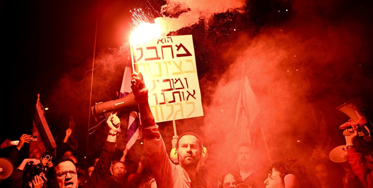 Manifestantes reclaman en Israel por liberación de rehenes con consignas antigubernamentales