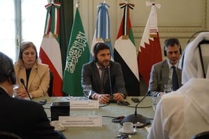 "Las necesidades que en este momento tienen los países del Golfo Pérsico apuntan a garantizar la seguridad alimentaria de su población, lo cual abre muchas oportunidades a la potencia productiva de Santa Fe", explicó el gobernador.