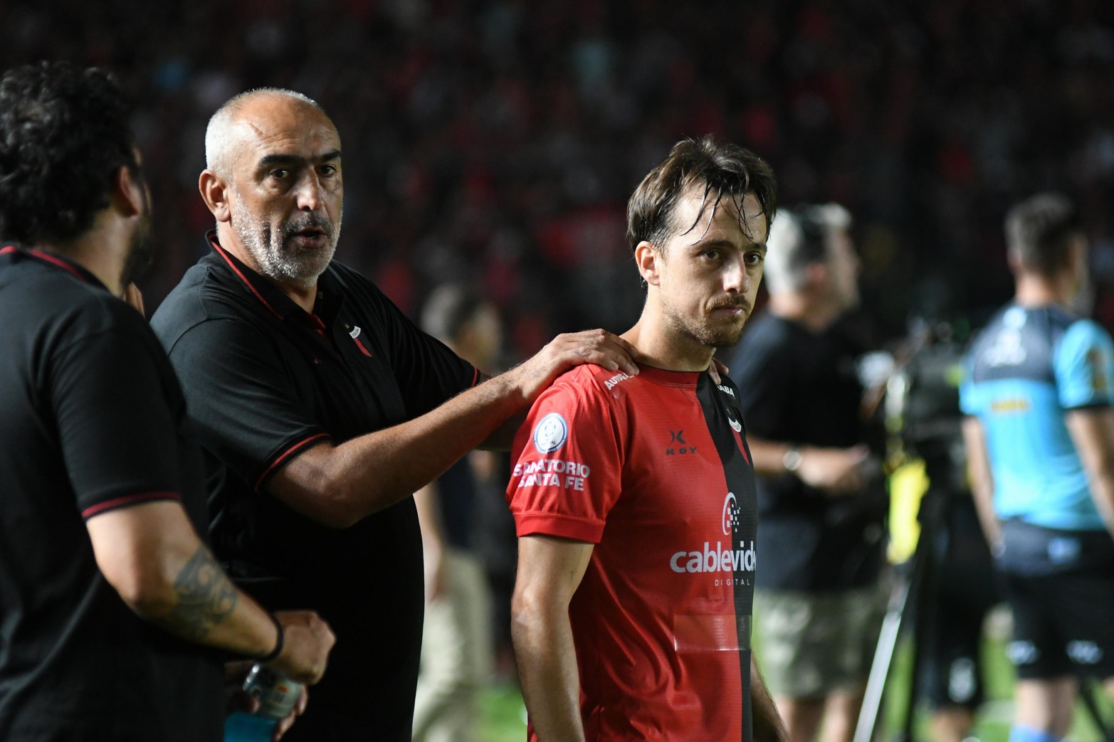 Preparen las manos. Otra ovación recibió Cristian Bernardi cuando ingresó. 