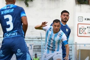 Ezequiel Medrán, el DT de Rafaela, no pudo ante el poderío del equipo que dirige Forestello.