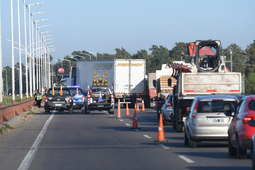 Fuerte accidente sobre la autopista Rosario - Santa Fe. Crédito: Mauricio Garín