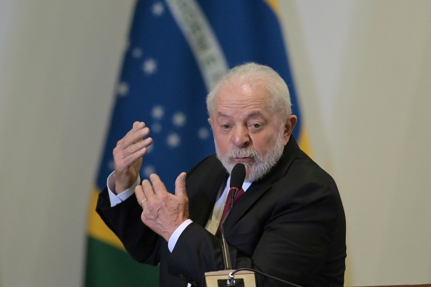 (231121) -- BRASILIA, 21 noviembre, 2023 (Xinhua) -- El presidente brasileño, Luiz Inácio Lula da Silva, habla durante la ceremonia de graduación de nuevos diplomáticos brasileños egresados del Instituto Rio Branco, en el Palacio de Itamaraty, en Brasilia, Brasil, el 21 de noviembre de 2023. (Xinhua/Lucio Tavora) (lt) (jg) (ra) (ce)