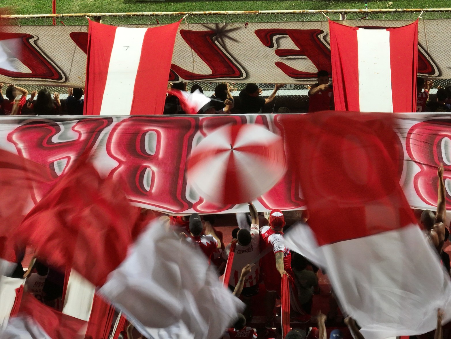 Los hinchas de Unión  volvieron a llenar el estadio 15 de abril.  Los resultados de local no están llegando y el equipo no puede hacer goles.