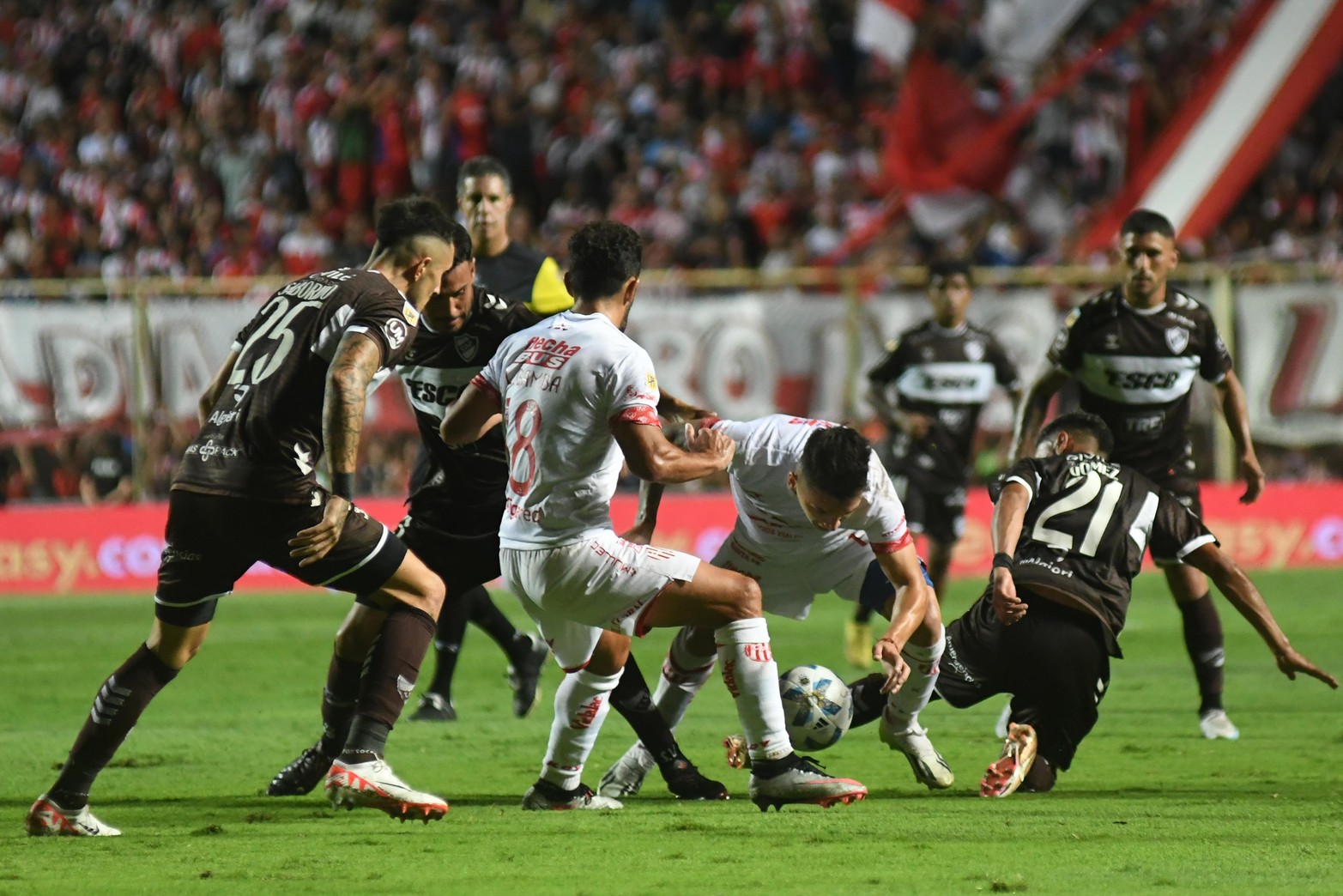 El equipo del Kily jugó mal, se llenó de impotencia y se fue silbado por su hinchada. 