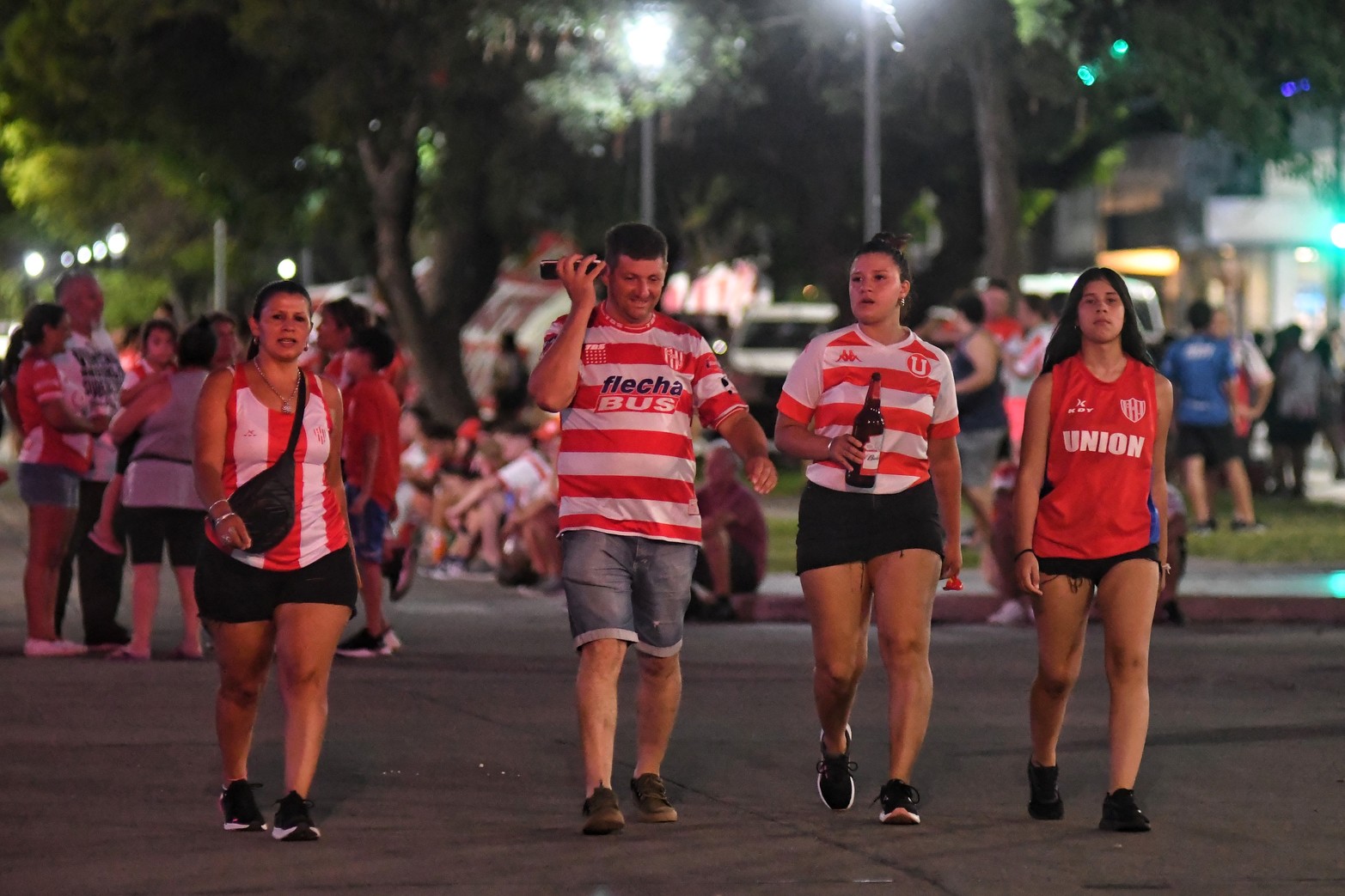 Los hinchas de Unión  volvieron a llenar el estadio 15 de abril.  Los resultados de local no están llegando y el equipo no puede hacer goles.