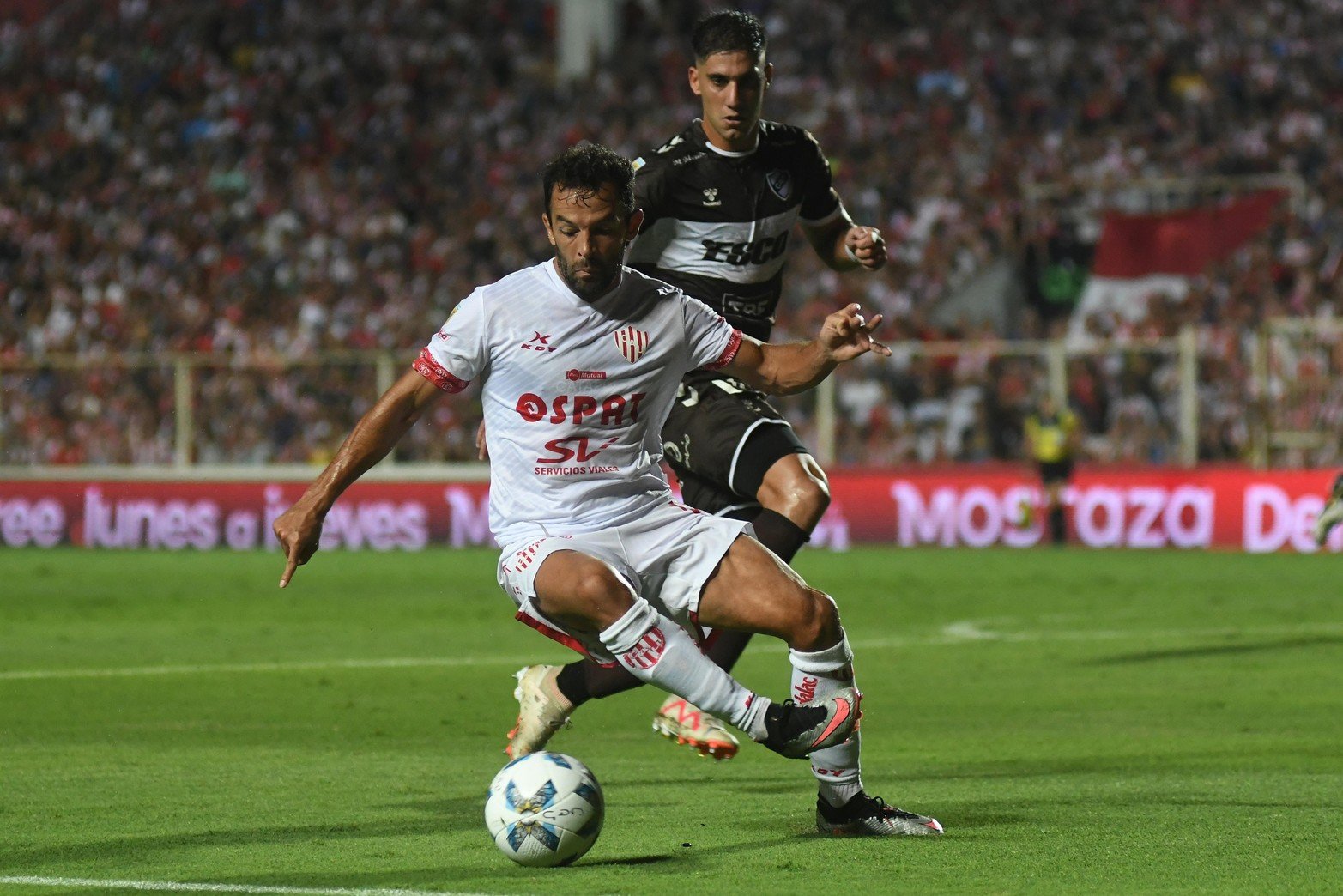 Lucas Gamba no tuvo incidencia en la ofensiva. 