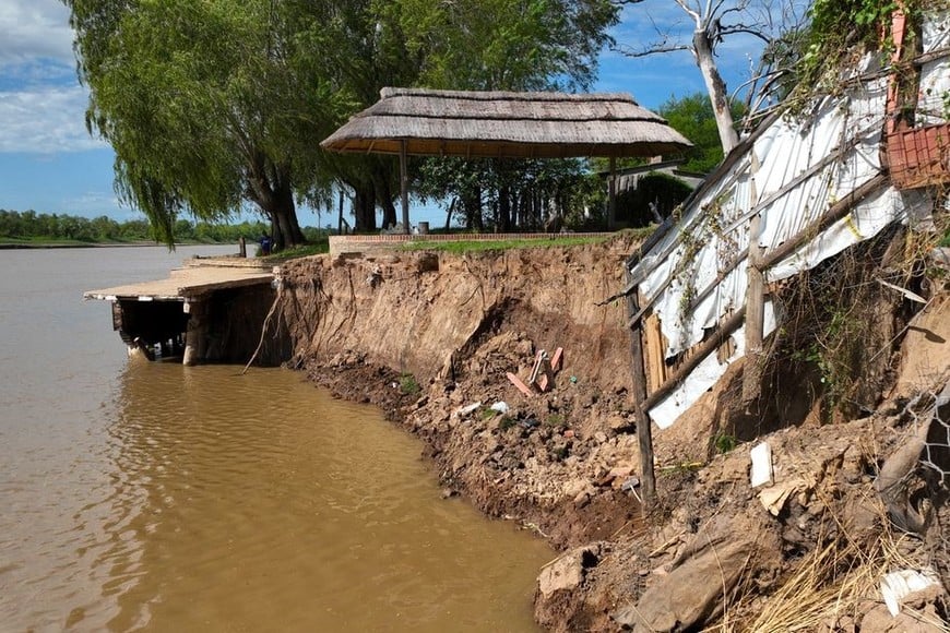 Unas tres casas sufrieron daños estructurales por el desmoronamiento. Foto: Fernando Nicola