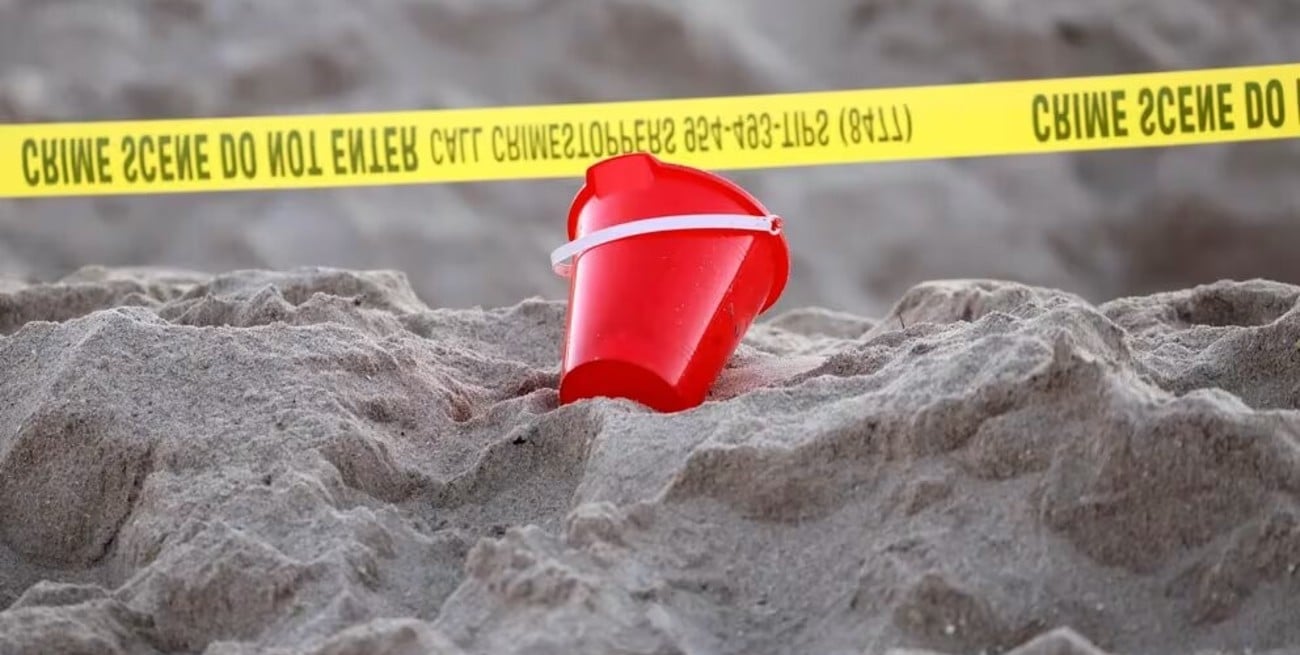 Tragedia en Miami: una nena de cinco años cayó en un pozo, quedó enterrada en la arena y murió