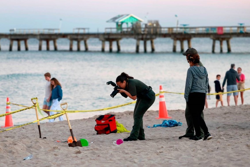Murió una nena en Florida atrapada en la arena. Crédito: Miami Herald