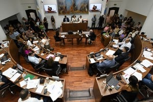 En su sesión extraordinaria el Concejo de Santa Fe aprobó el Presupuesto Municipal 2024 y la Ordenanza Tributaria Anual. Crédito: Mauricio Garín.