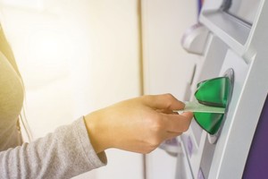 La salida de un cajero automático sigue siendo un momento de peligro para los santafesinos.