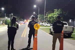 En tal sentido, durante el pasado fin de semana, en horario nocturno, se llevaron a cabo controles vehiculares. Las acciones, realizadas tanto frente al Parque Balneario como cerca del cartel urbano, ha dado como resultado la retención de 16 motocicletas y 1 automóvil.