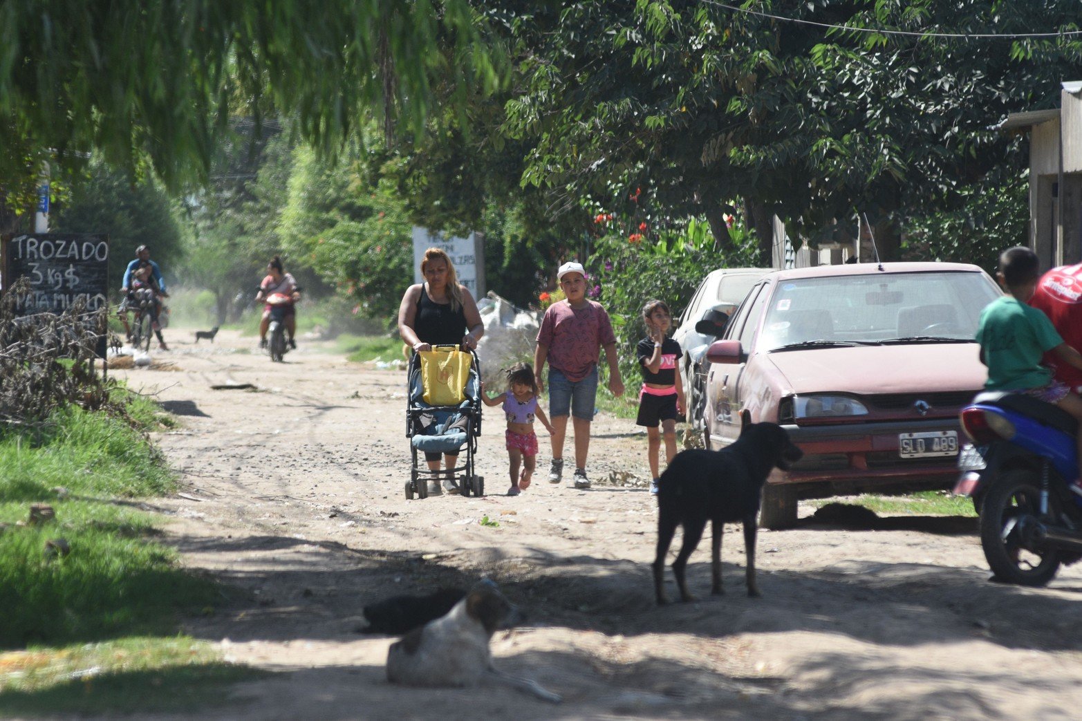 Un microbasural que no está a la vista de quienes circulan por allí pero que todo el barrio conoce. 