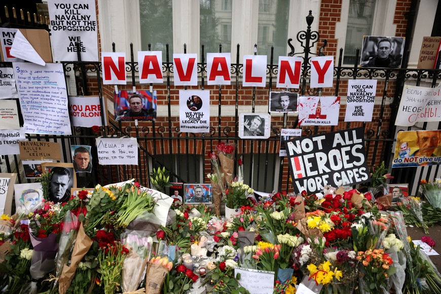 Tributes are left outside the Russian Embassy following the death of Russian opposition leader Alexei Navalny in London, Britain, February 17, 2024. REUTERS/Hollie Adams