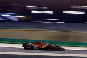 Sainz marcó los tres mejores tiempos de la jornada y fue el único piloto que giró por debajo del minuto y medio. Crédito: Reuters/Hamad I Mohammed