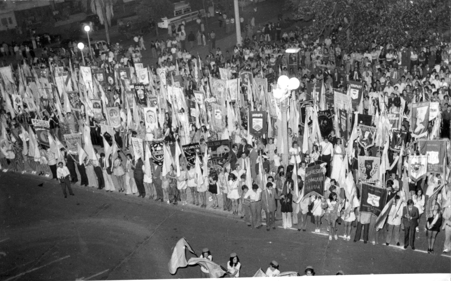 Acto de asunción del gobernador y vice, en 1983.
