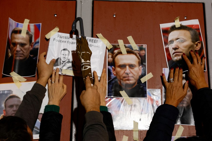 People hang portraits of Russian opposition leader Alexei Navalny at the front gate of the Russian embassy as people attend a protest and vigil held following the death of Navalny, in Kappara, Malta, February 19, 2024. REUTERS/Darrin Zammit Lupi     TPX IMAGES OF THE DAY