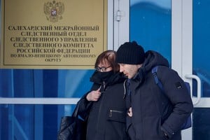 FILE PHOTO: Lyudmila Navalnaya, the mother of late Russian opposition leader Alexei Navalny, and his lawyer Alexei Tsvetkov walk out of an office of the Investigative Committee's regional department in the city of Salekhard in the Yamal-Nenets Region, Russia, February 19, 2024. REUTERS/Maxim Shemetov/File Photo