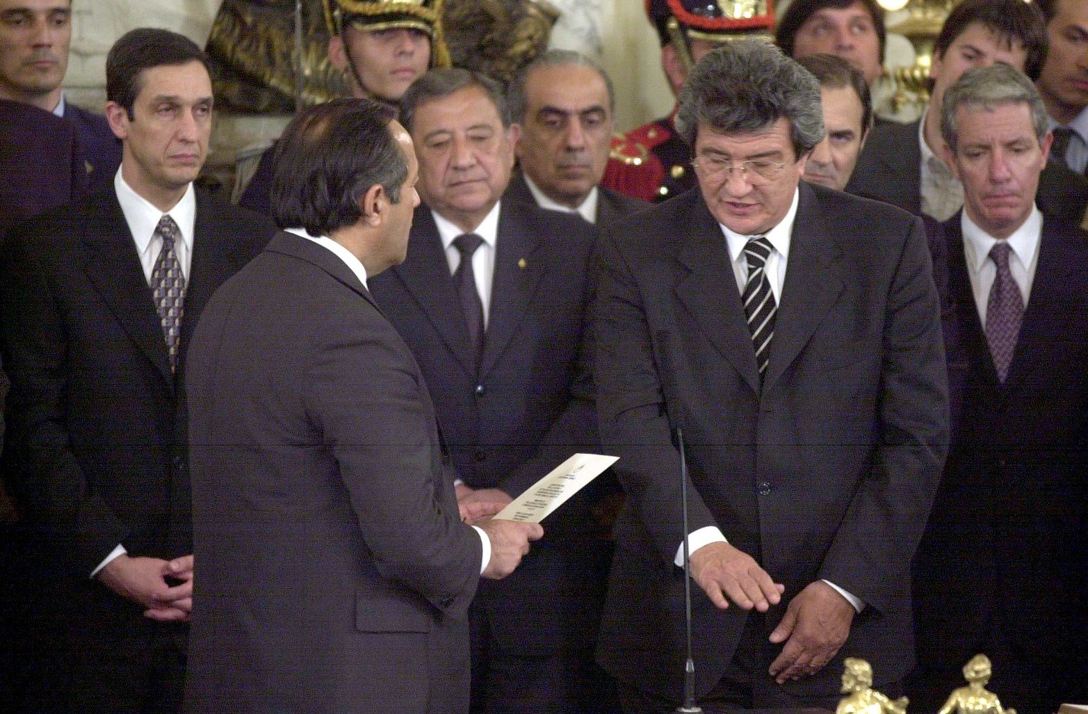 Entre el 23 de diciembre de 2001 y el 3 de enero de 2002, Vernet fue Ministro de Relaciones Exteriores, Comercio Internacional y Culto de la Nación y ministro de Defensa, durante la también muy breve presidencia de Adolfo Rodríguez Saa en la crisis posterior al estallido de la Convertibilidad. Fue su última aparición en cargos públicos relevantes.