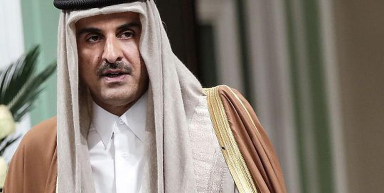 El emir de Qatar buscará desde Francia una tregua para la Franja de Gaza