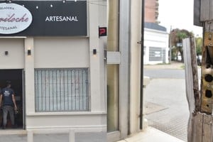 Los daños en el negocio ubicado en Francia y Lisandro de la Torre. Crédito: Mauricio Garín.