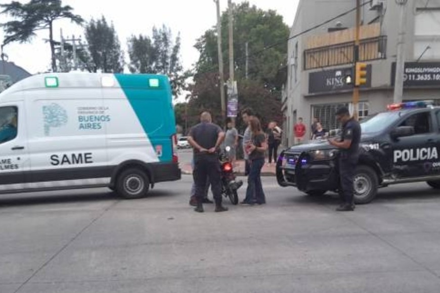 La intervención posterior de personal del SAME y policía. Crédito: Gentileza Hecho en Quilmes