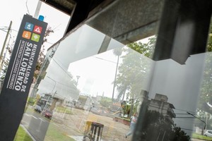 Estos espacios disponen de un domo con pulsador antipánico y de emergencias, cámaras domo de 360 grados con reconocimiento facial, baliza, y un intercomunicador con el Centro de Monitoreo Público Urbano, desde donde son monitoreados.