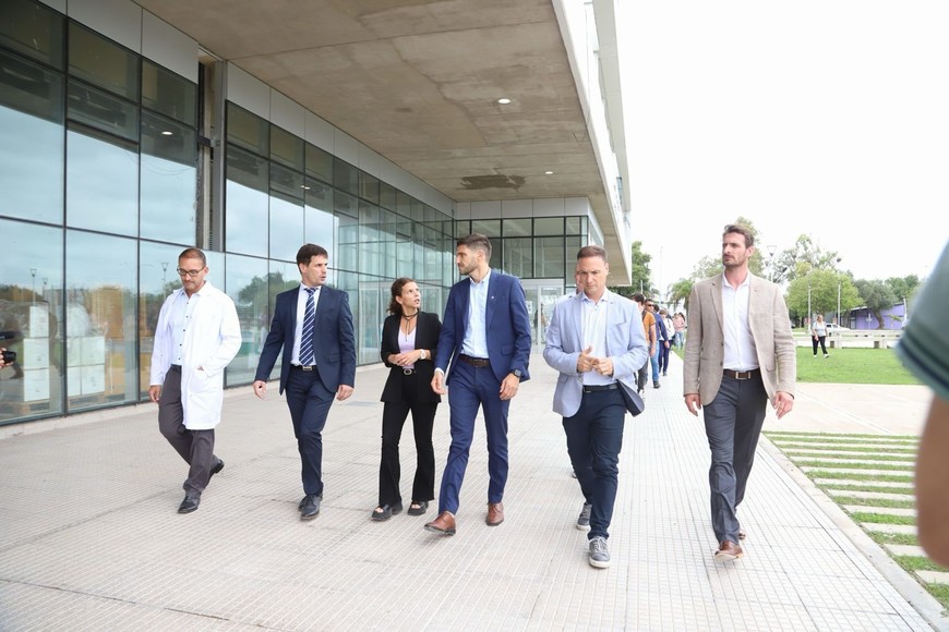 El gobernador Maximiliano Pullaro supervisó las obras del nuevo edificio del Hospital Dr. Jaime Ferré. Crédito: Gobierno de Santa Fe