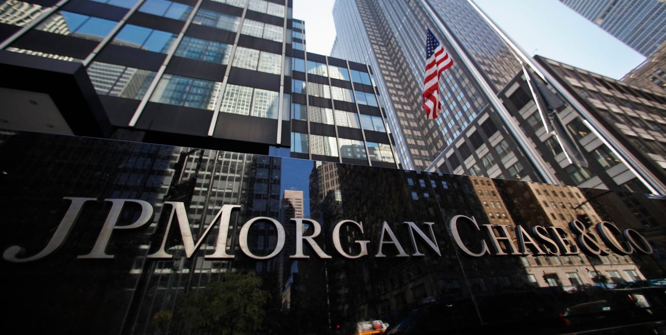 El entusiasmo de Milei y Caputo encuentra fronteras en las advertencias del JP Morgan