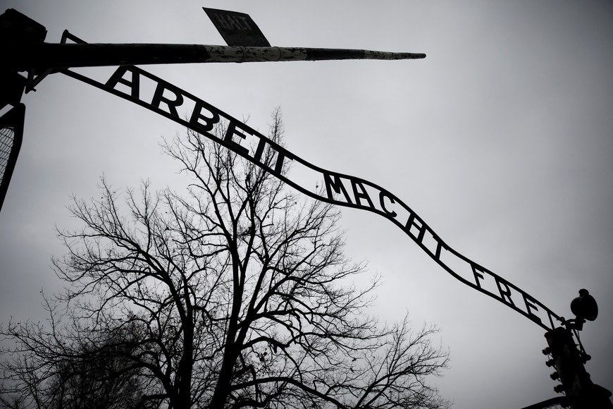 The "Arbeit macht frei" (Work sets you free) gate is pictured on the site of the former Nazi German concentration and extermination camp Auschwitz, empty due to COVID-19 restrictions, two days before the 76th virtual anniversary of the liberation of the camp in Oswiecim, Poland, January 25, 2021. Picture taken January 25, 2021. REUTERS/Kacper Pempel