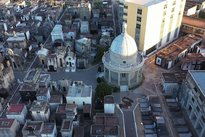 Una panorámica aérea y actual de la Necrópolis local, en barrio San Pantaleón.