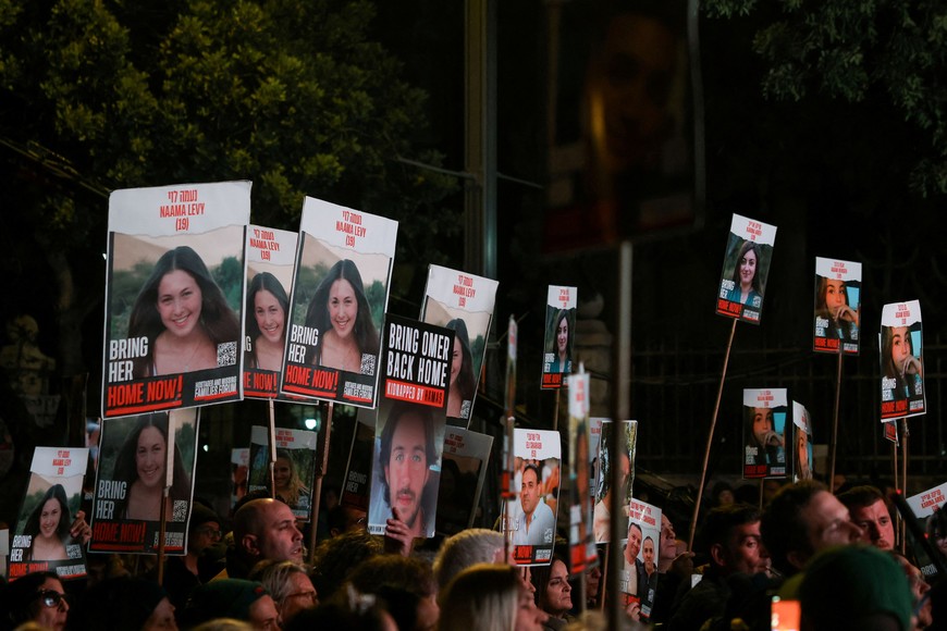 Families and supporters of hostages kidnapped in the deadly October 7 attack on Israel by the Palestinian Islamist group Hamas, take part in a rally after a four day march from Reim to Jerusalem to call for the release of hostages, in Jerusalem, March 2, 2024. REUTERS/Ronen Zvulun