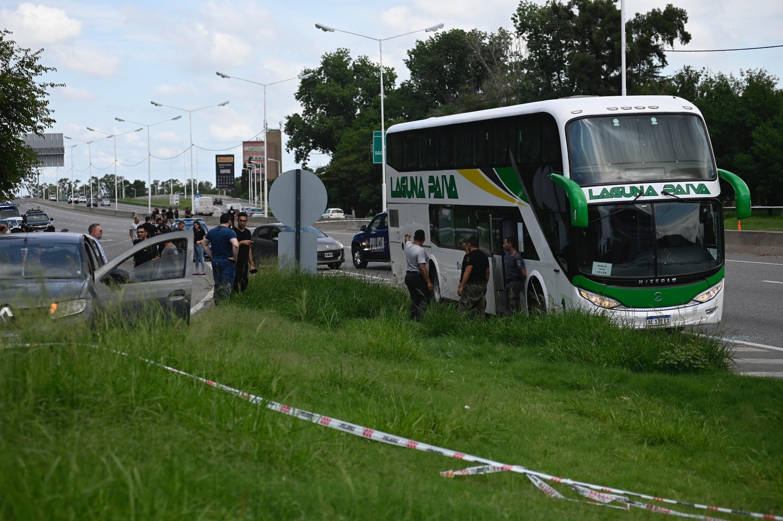 Dos colectivos de la empresa Laguna Paiva fueron baleados cuando circulaban por el acceso a la ciudad de Rosario.