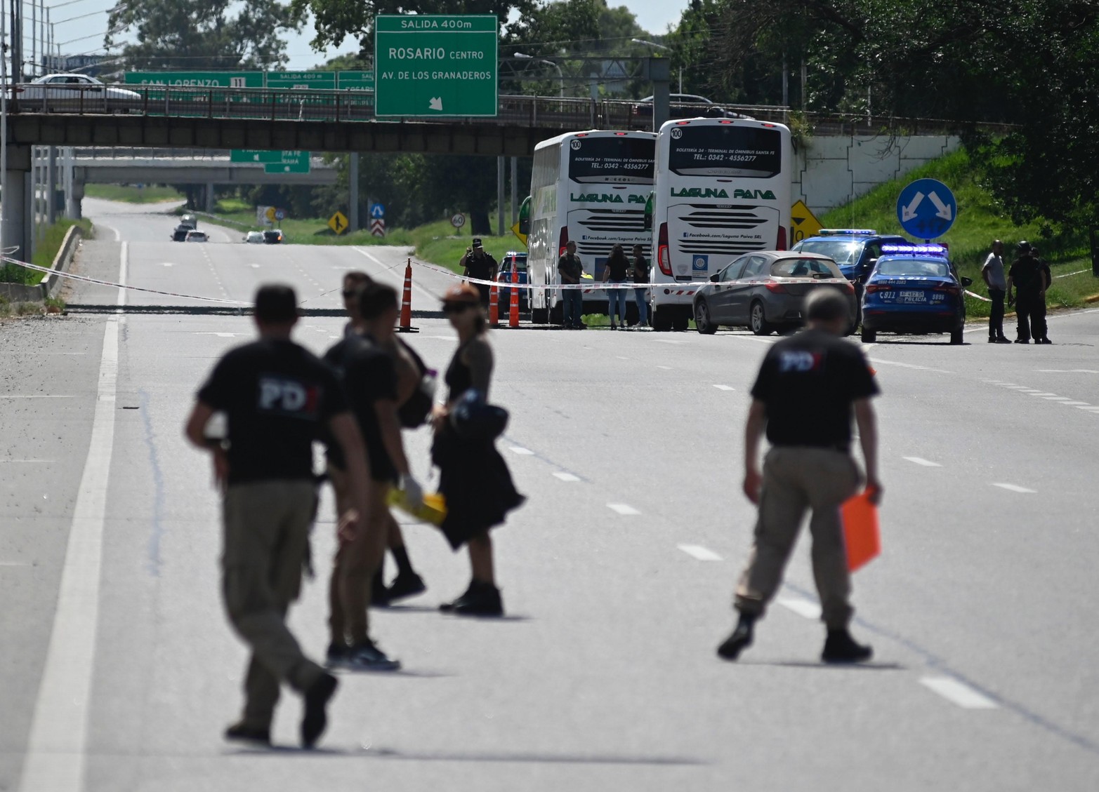 Dos colectivos de la empresa Laguna Paiva fueron baleados cuando circulaban por el acceso a la ciudad de Rosario.