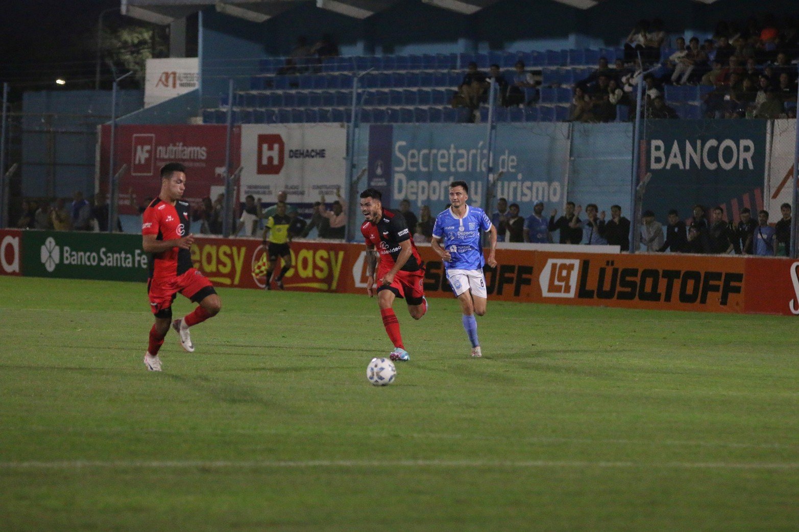 Colón venció 2 a 1 a Estudiantes de Río Cuarto.