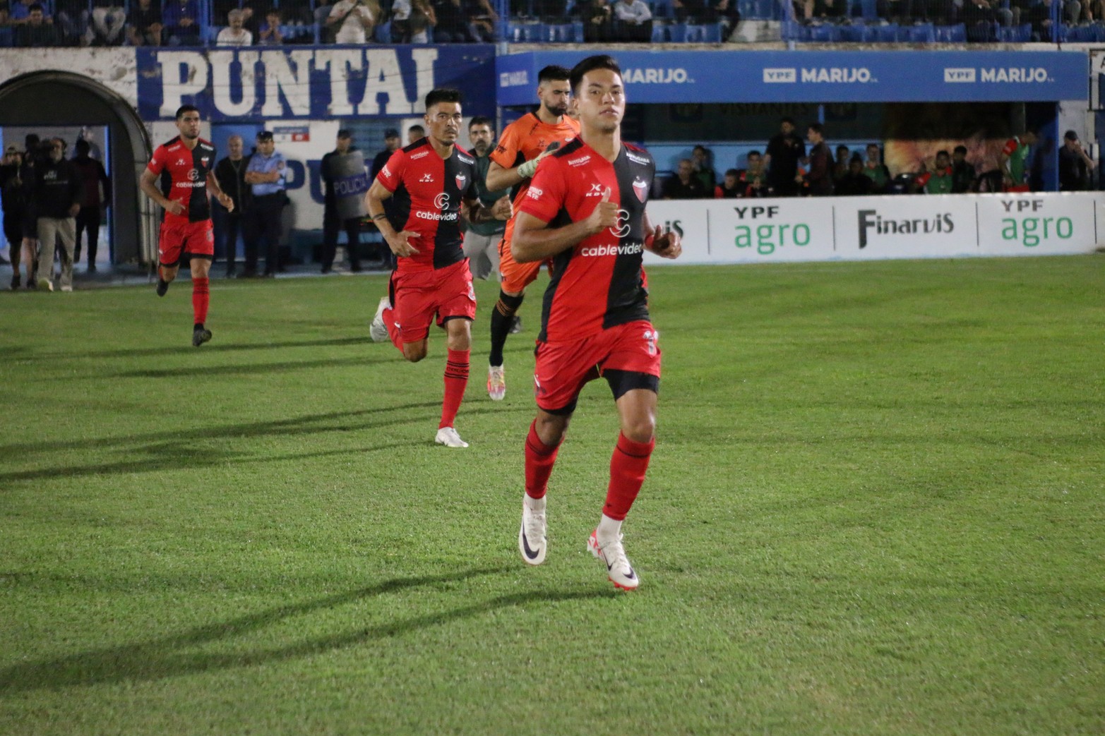 Colón venció 2 a 1 a Estudiantes de Río Cuarto.