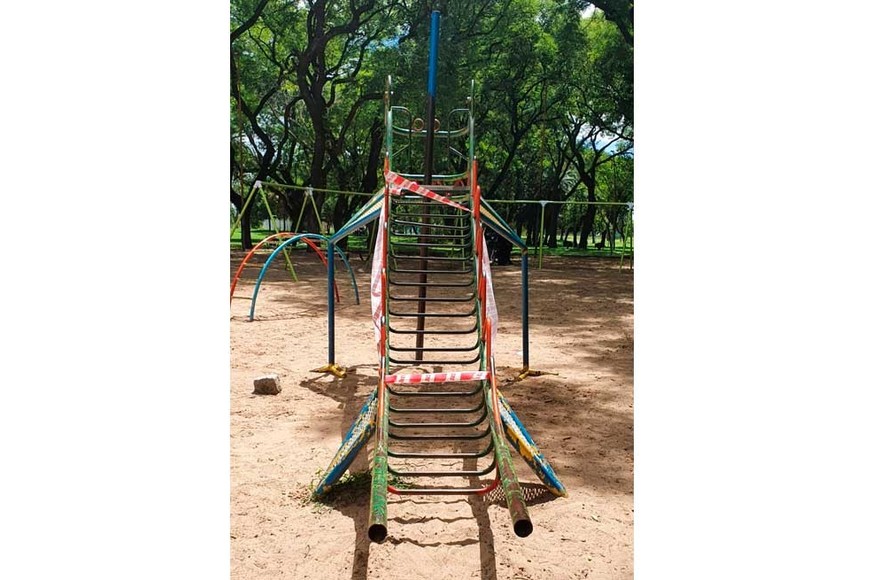 El juego está ubicado en el arenero, a pocos metros de la rotonda de Salvador Caputto.