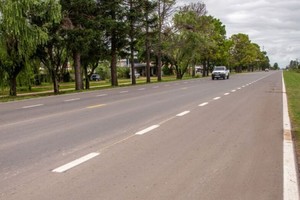 Semanas atrás, el intendente junto al secretario de Gobierno y Reforma del Estado, Andrés Grenón, gestionaron ante la Dirección Provincial de Vialidad la culminacion de las obras sobre Ruta Provincial N° 70, los tramos que conectan a Esperanza con Humboldt y Rafaela hacia el oeste y con Santa Fe hacia el este; como también el trecho de la Ruta Provincial N° 6 que conecta a nuestra ciudad con Franck.