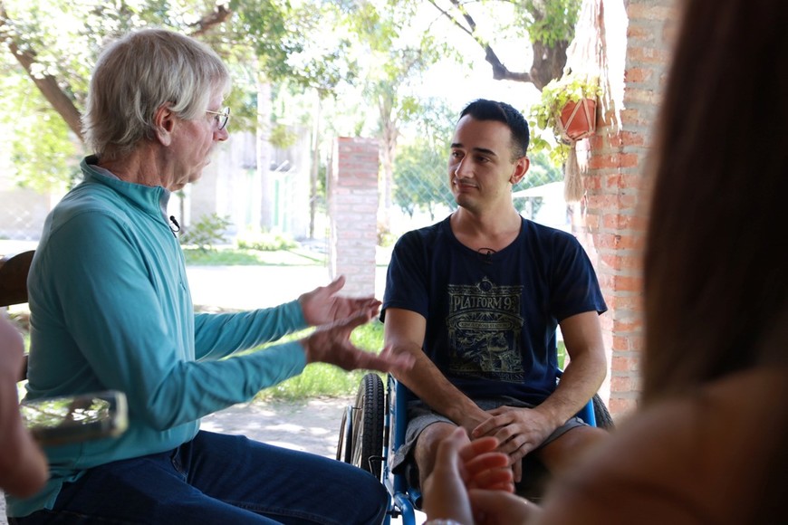El fundador y colaboradores de Free Wheelchair Mission estuvieron en Santa Fe y Buenos Aires para conocer a destinatarios de los programas sociales de CILSA.